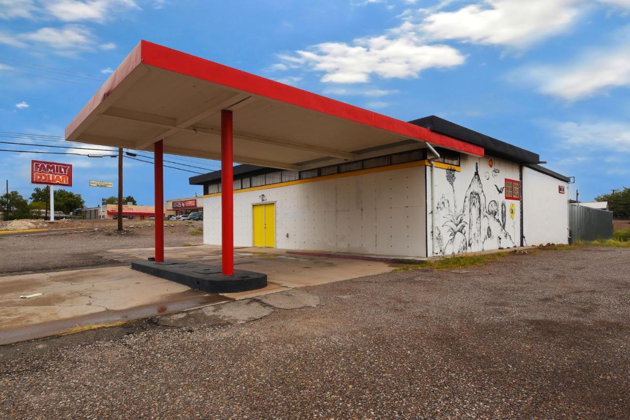 Space Castle: A 1950S Gas Station Transformed Into An Art Themed Wonderland Truth or Consequences Esterno foto